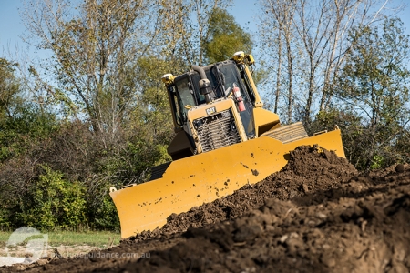 Trimming batters with a machine control dozer